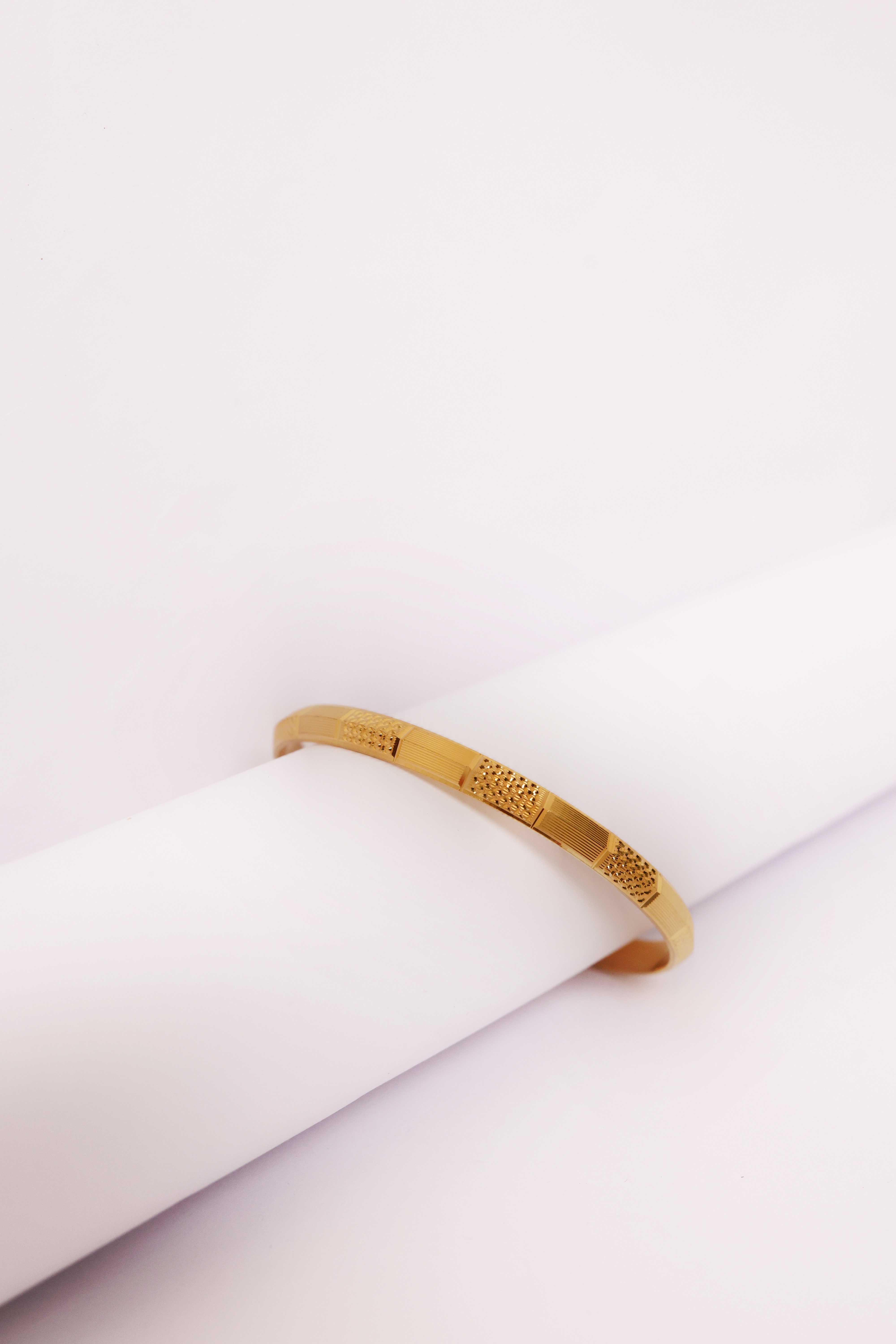 22 Carat Gold Textured Block-Pattern Men’s Kada