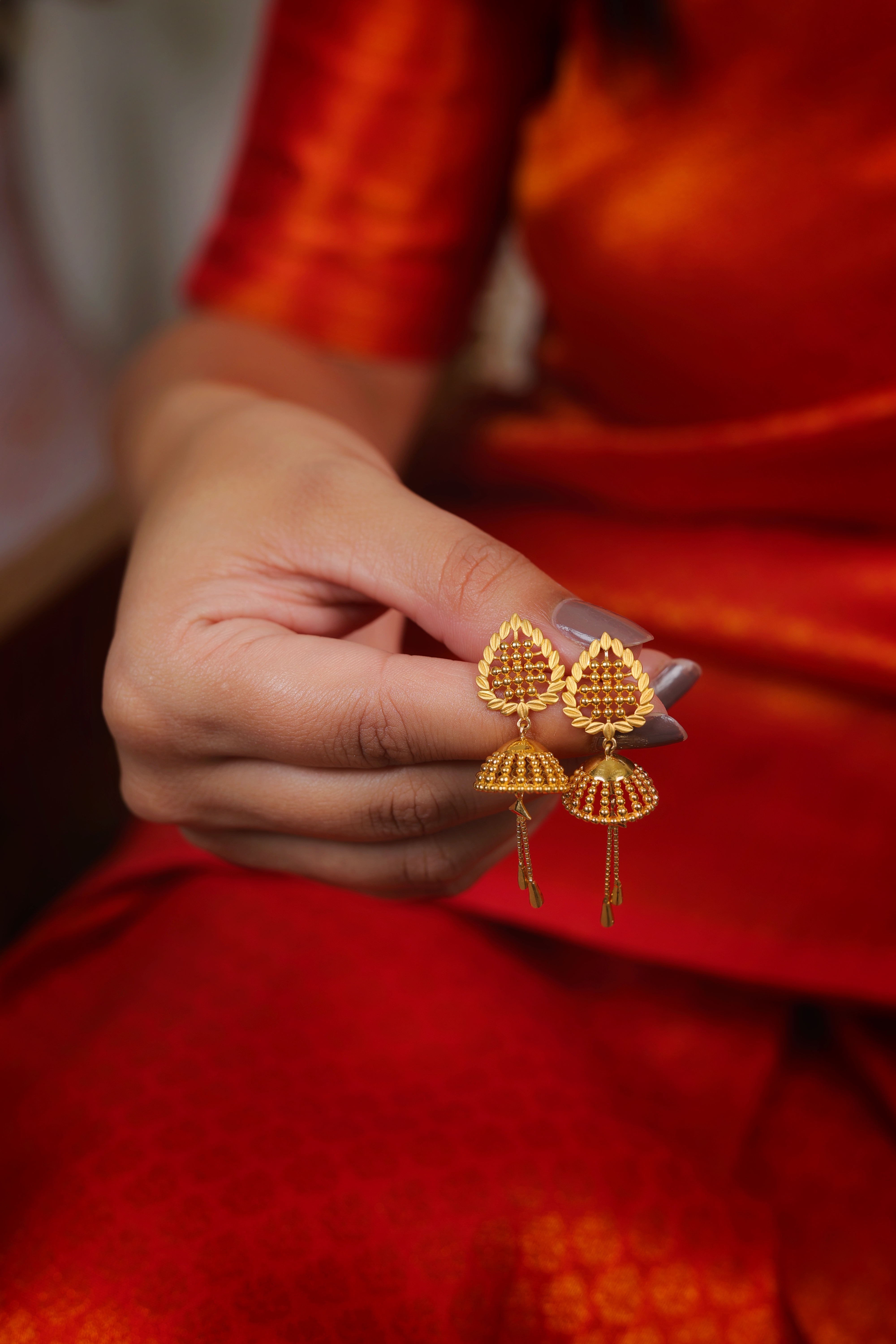 Textured Leaf Motif Traditional Gold Jhumki Earrings