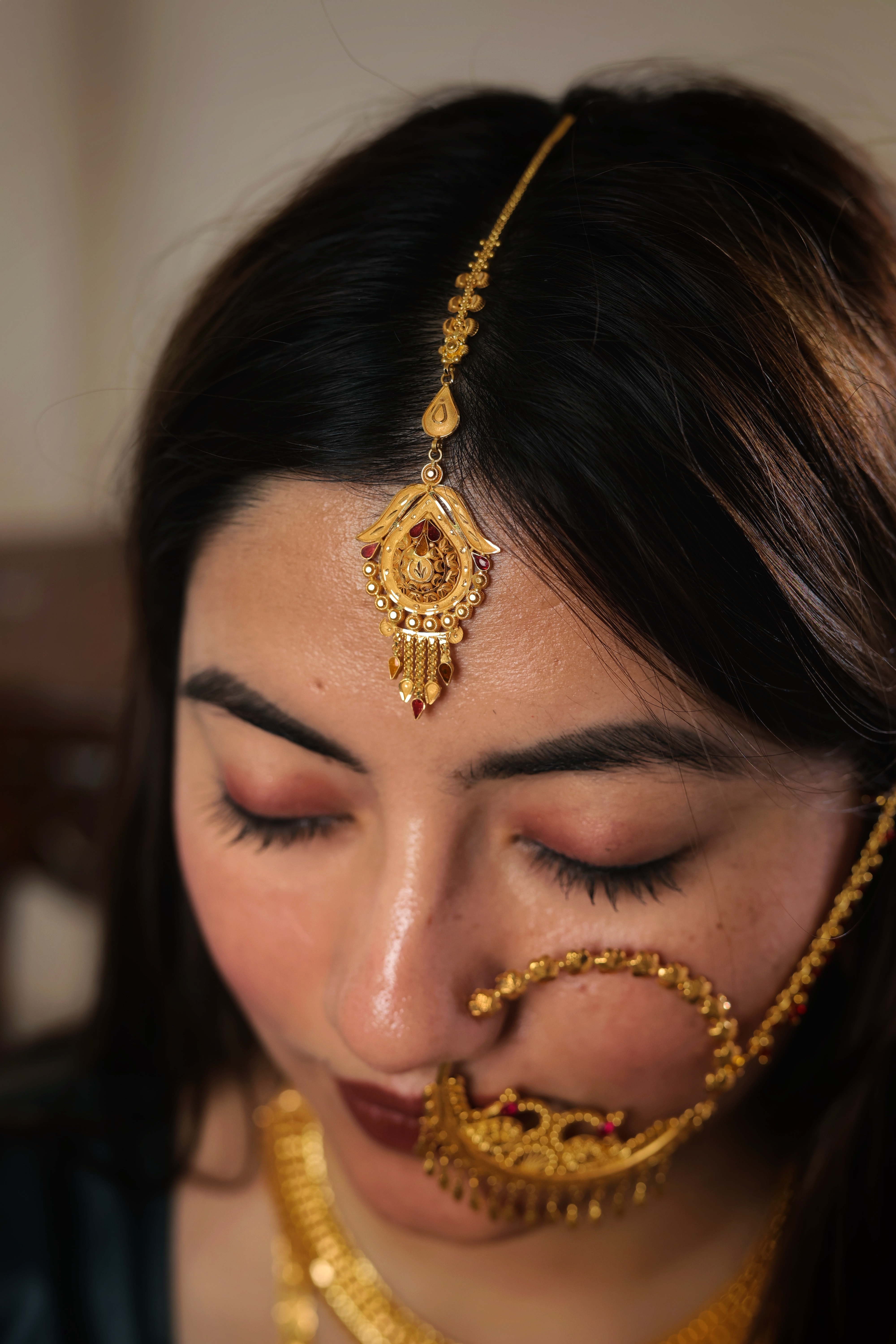 Sculpted Teardrop Traditional Gold Maang Tika with Ruby Accents