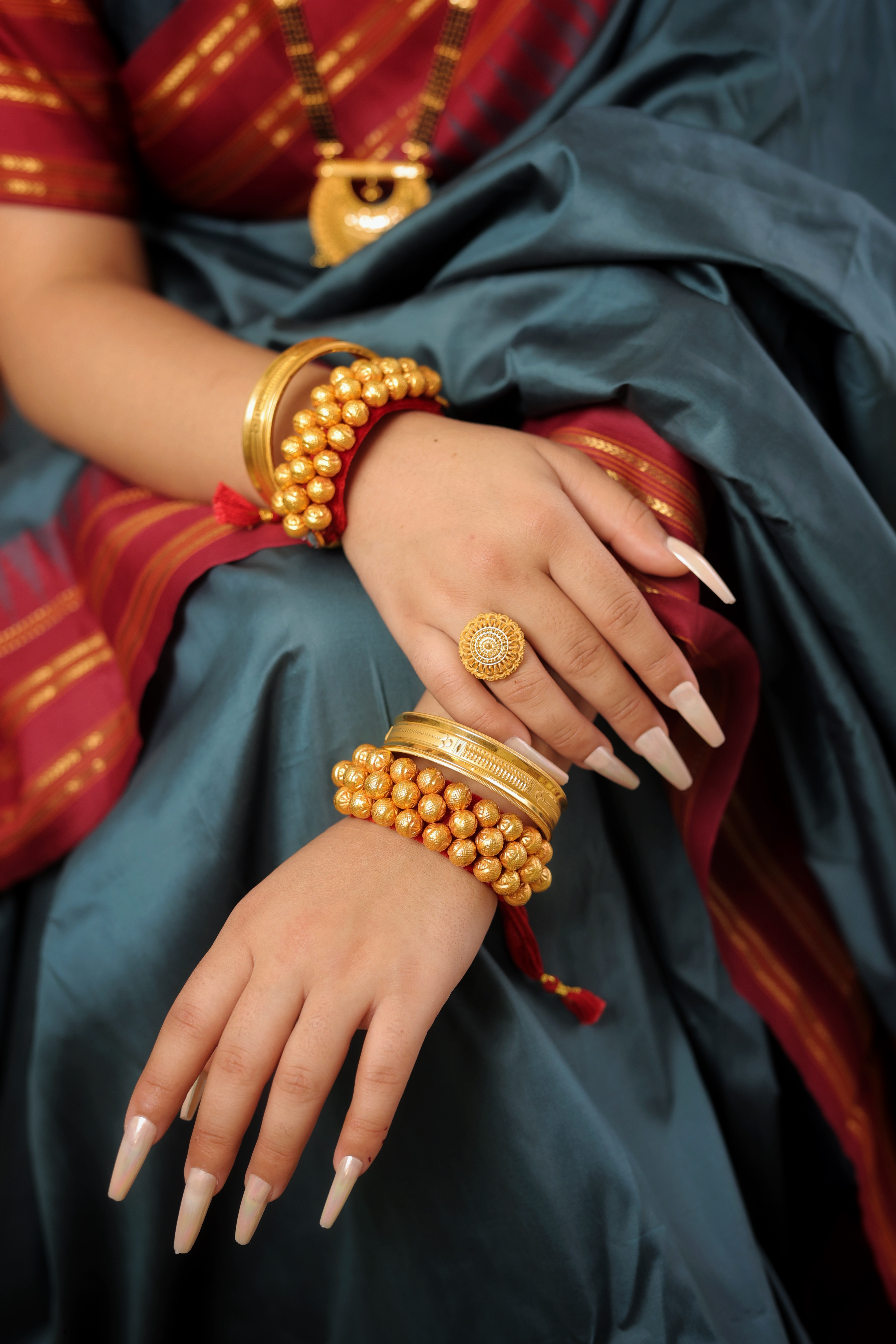 Traditional Gold Beaded Bridal Ponchi – Maharashtrian Red Thread Heavy Bead Cluster Ponchi Bangle