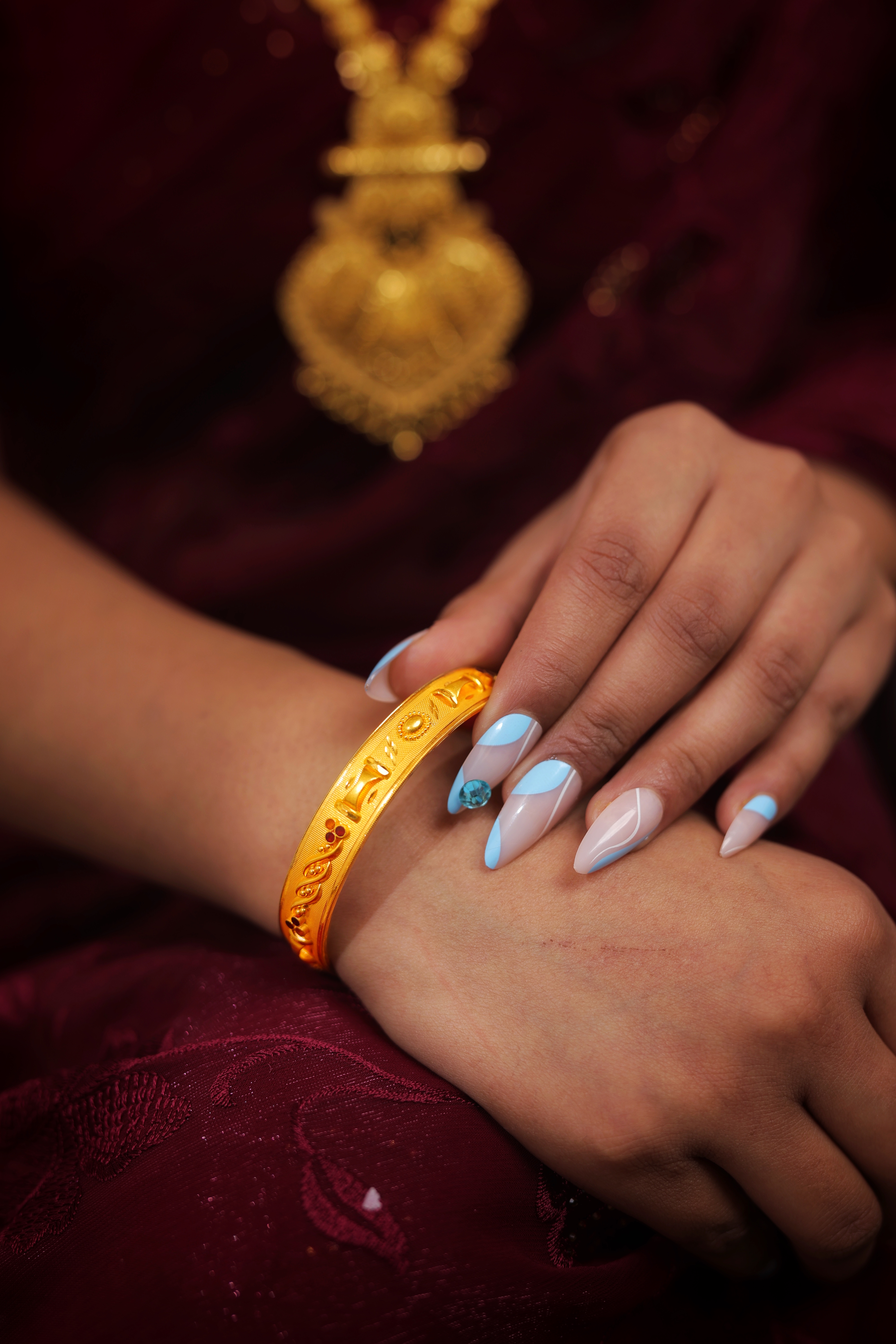 Traditional Gold Designer Bangles – Ethnic Engraved Gold Bangles for Women